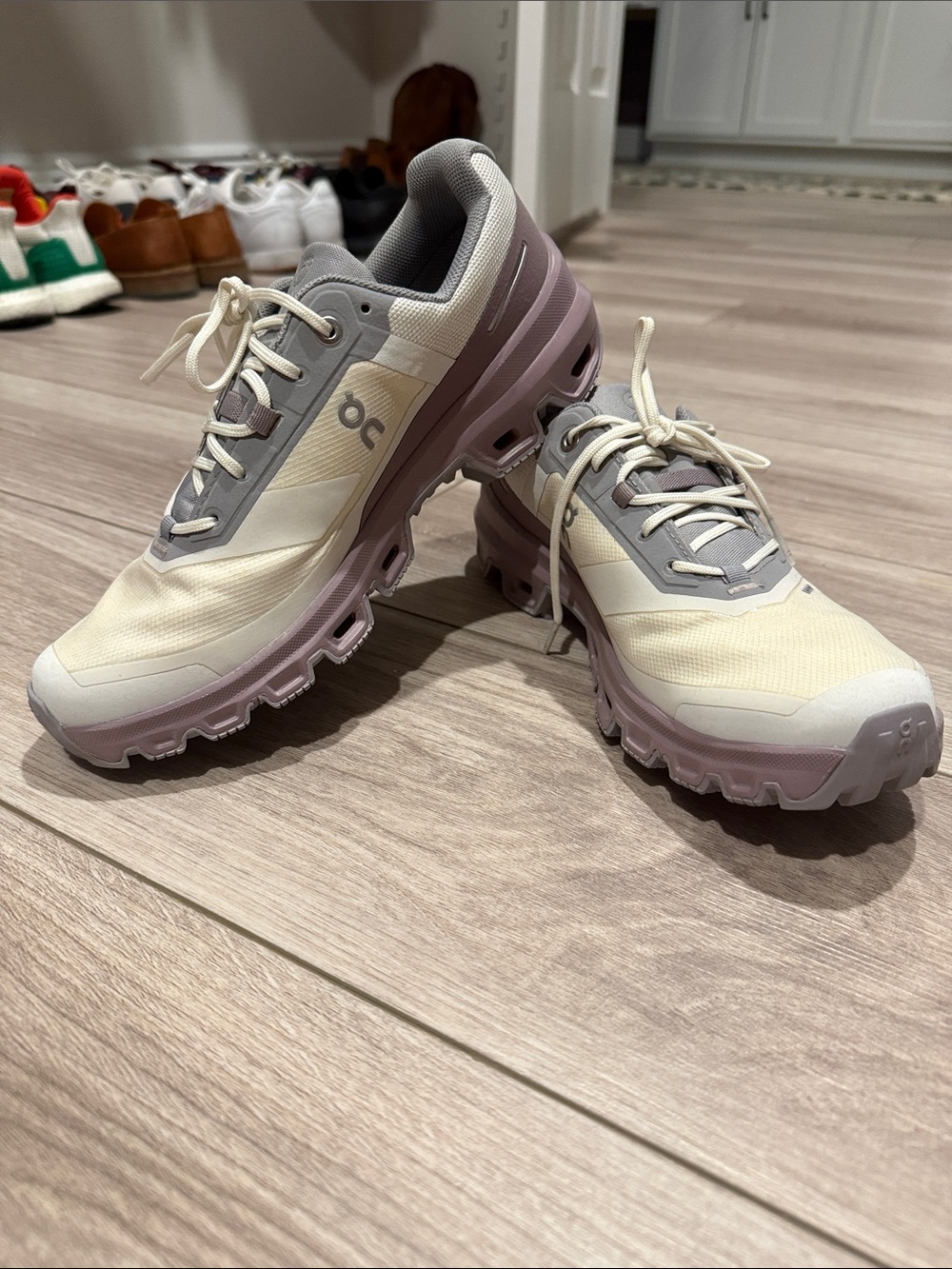 On Running Cloudventure Women's Trail Shoes in Ice Heron, 7.5 - Picture 2 of 7